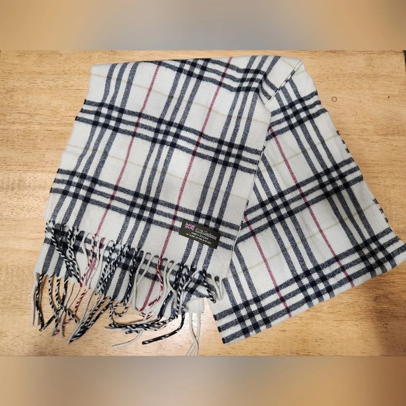 Women's 100% Cashmere White Plaid Scarf made in Scotland - Picture 2 of 4